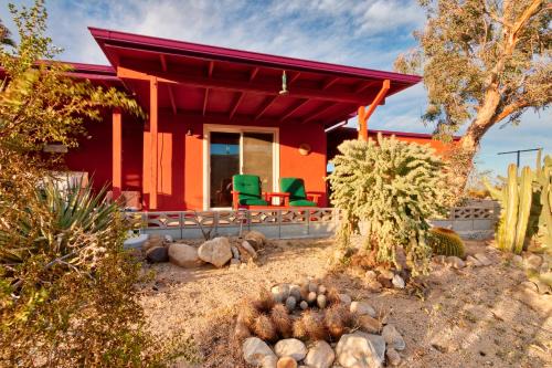 Twentynine Palms House | Chuck's Cabin in a Joshua Tree Community