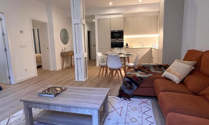 San Sebastian Centro Apartment | Churruca apartment with terrace