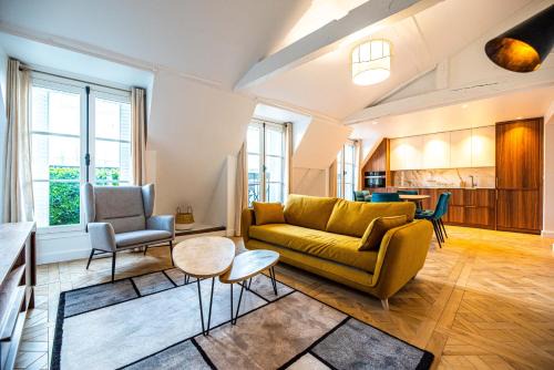 Paris City Center Apartment | CIA - flat in Paris Louvre museum with balcony