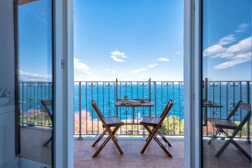 Castelsardo Apartment | “CIELO E MARE”, CASETTA NEL CUORE DEL BORGO ANTICO/“SKY & SEA”, CHARMING IN THE HEART OF OLD VILLAGE