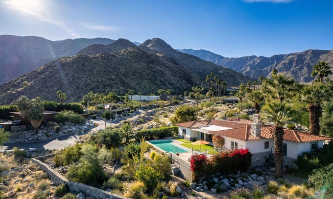 Vista Las Palmas Apartment | Cielo Vista | Vintage Palm Springs Getaway
