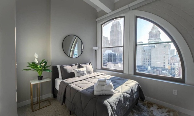 Downtown Cincinnati Apartment | Cincy Studio, King Bed, Walk to Bengals & Reds, Near OTR & TQL, Free Parking