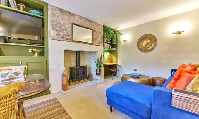 Berwick-upon-Tweed House | Cinnabar: Luxury, Couple's Nook in Historic Walls