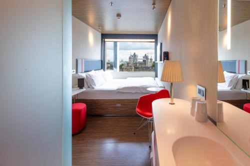 Tower Hill Hotel | citizenM Tower of London