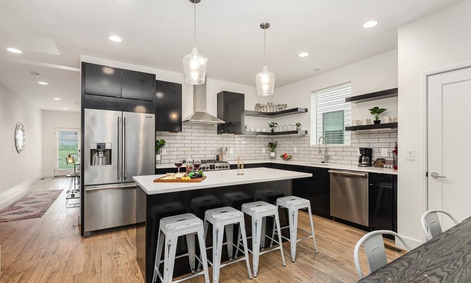 Talbot's Corner Cottage | Citrine-private Patio & Balcony-near Germantown