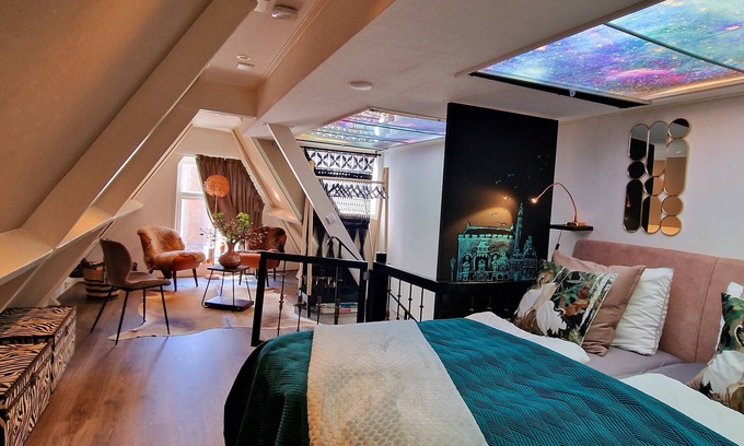 Centrum Apartment | City Attic - Your Artful Retreat in Haarlem's Heart