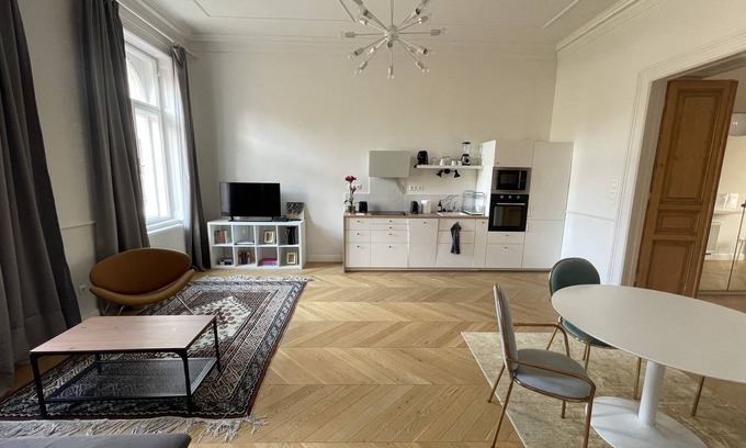 Erzsebetvaros Apartment | City Center 3, Cozy 2 br in the city center, near New York Cafe!
