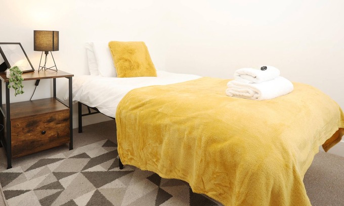 Swindon Apartment | City Centre, Great Discounts For Monthly Stays
