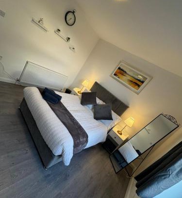 Sneinton House | City Escape Stylish 4 bedroom house in Nottingham