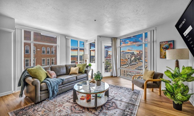 Ohio City Apartment | City-Luxe, Free Parking, 24/7 Gym