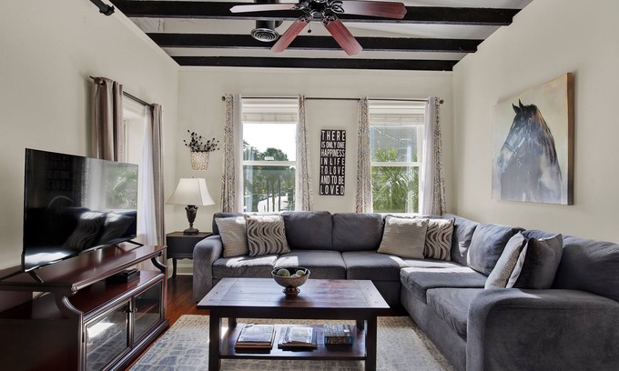 Historic District - North Condo | City Market Loft, Walk everywhere, Pool Access
