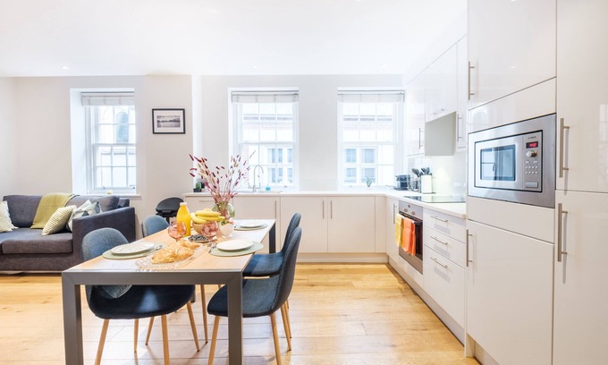 Bridge Apartment | City of London Apartment