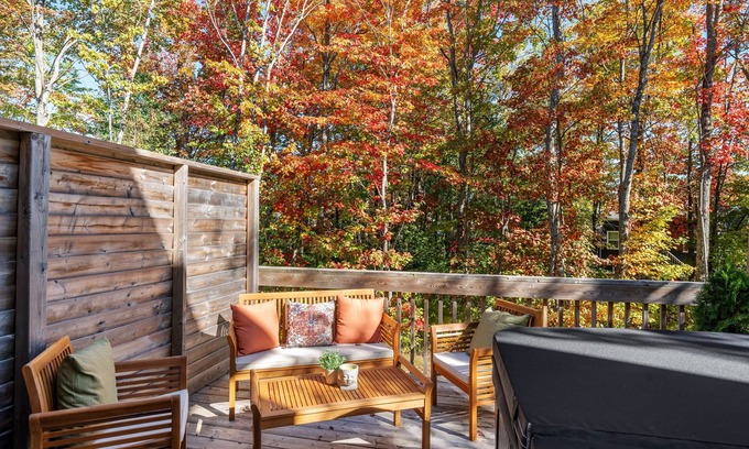 Moncton House | City Retreat-Hot Tub & Sauna-Central Location