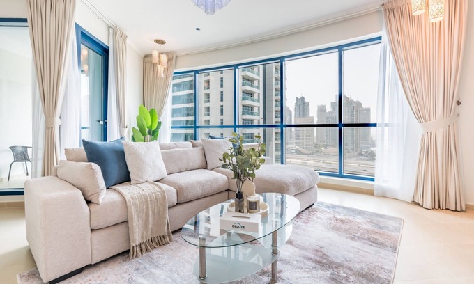 Jumeirah Lake Towers Apartment | City Skyline & Marina View, Next to JLT Lakefront & Metro