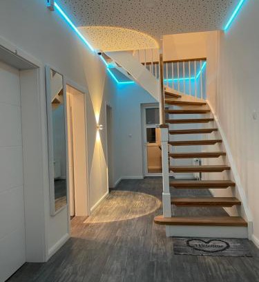 Neumuenster House | CityGlückNms - Direkt am Bahnhof und Einkaufszentrum