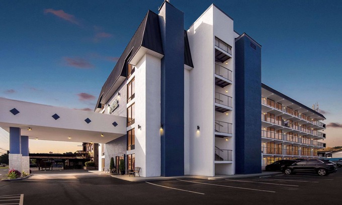 Pigeon Forge Hotel | Clarion Inn & Suites near the Leconte Center Pigeon Forge