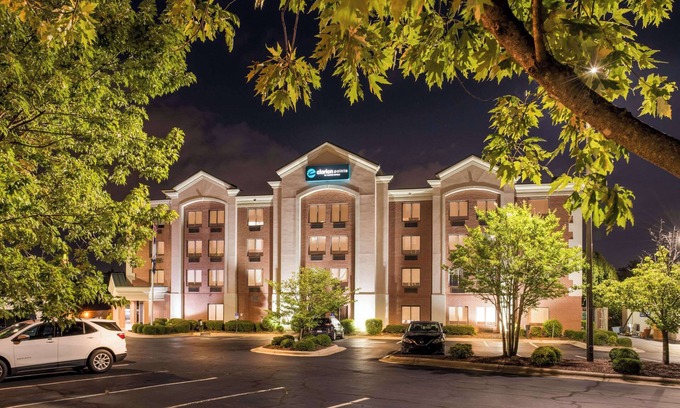 Greensboro Hotel | Clarion Pointe Greensboro Airport