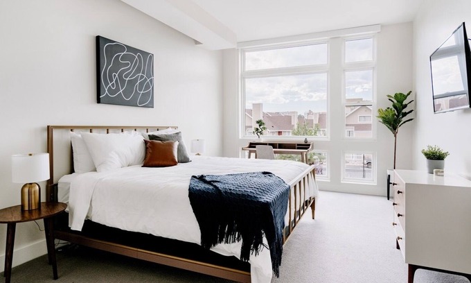 Highland Condo | Classic Contemporary Lifestyle Loft | Espadín LoHi