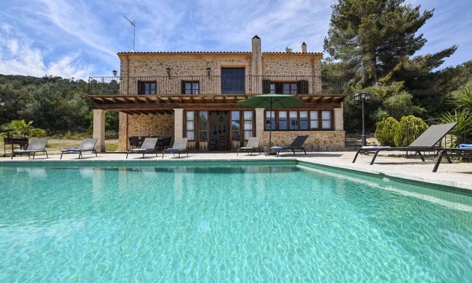Petra House | Classic Home with Pool