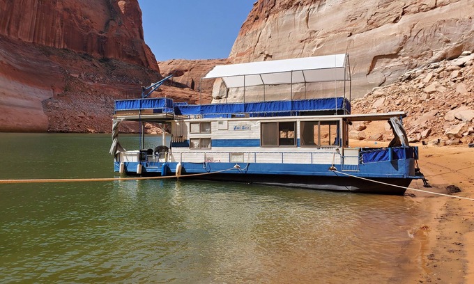 Glen Canyon National Recreation Area Boat Rental | Classic Houseboat 43' @ Bullfrog/Halls Crossing Lake Powell, UT