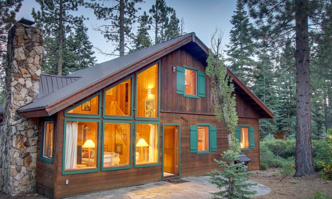 Ridgewood Ski Chalet | Classic, Lake Tahoe Cabin on Double Lot with WiFi & Fireplace