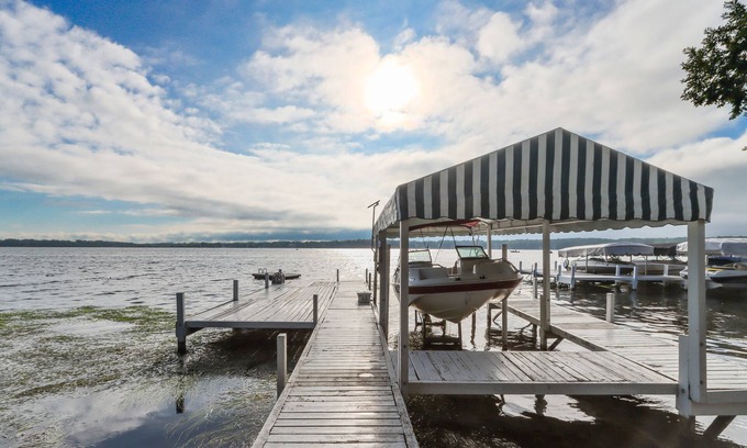 Delavan Lake House | Classic Lakeside Estate Spectacular Views - 4 Weeks Left Summer 2024!