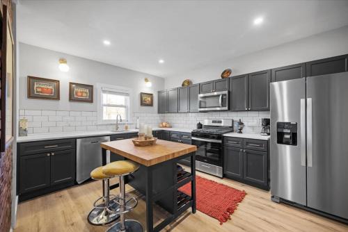 Crafton House | Classic Pittsburgh 4 Square - Easy Access to Town and Airport