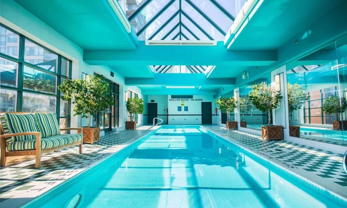 Bloor-Yorkville Hotel | Classic Room w/Queens Park Views – Perfect for Exploring Vibrant Yorkville