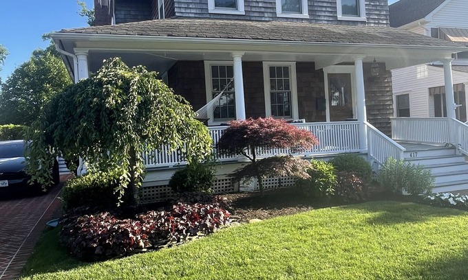 Spring Lake House | Classic Spring Laker-Close to Town and Beach