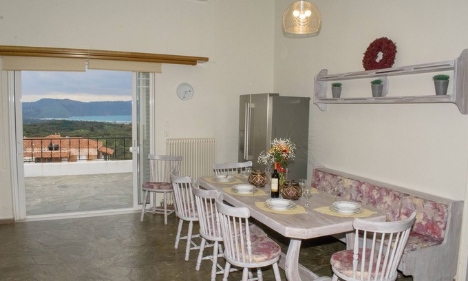 Filaki House | Classic vacation home with Greek charm near the sea and lake
