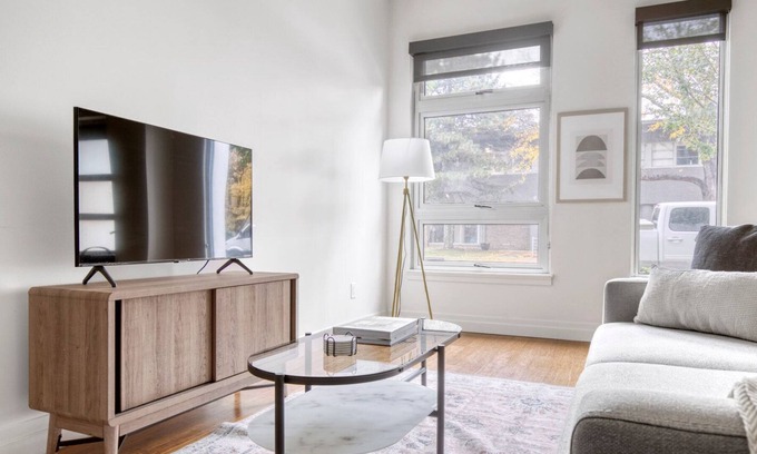 Speer Apartment | Classic Wash Park 1BR w/ Pool, Gym & W/D, nr trails, by Blueground