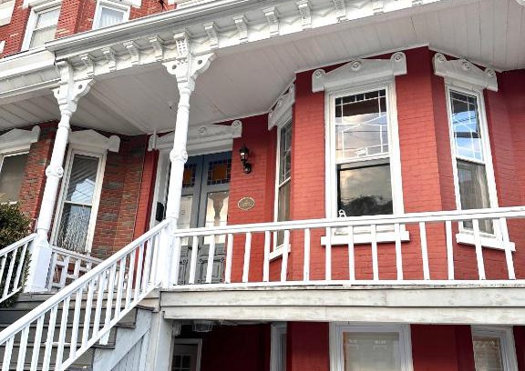 Bayonne Apartment | Classical Isbills Row House close to NYC