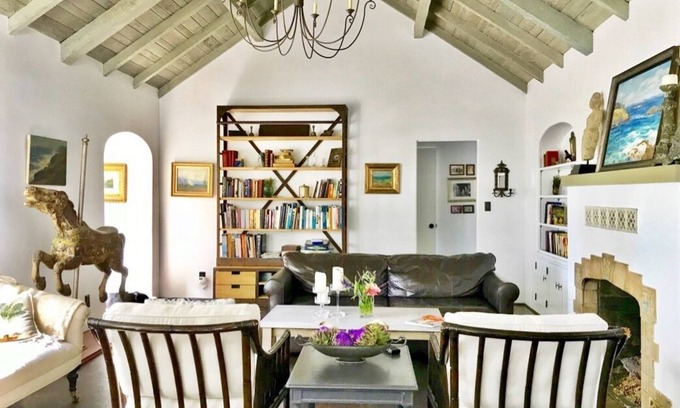 Samarkand House | Classical old world cottage with all of today's comforts and conveniences.