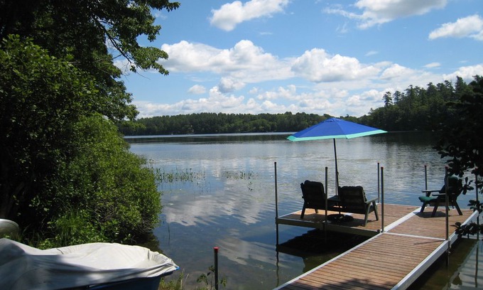 Newcastle Cottage | Classy Cedar Shake Cottage on Damariscotta Lake With Lots Of Charm and Amenities