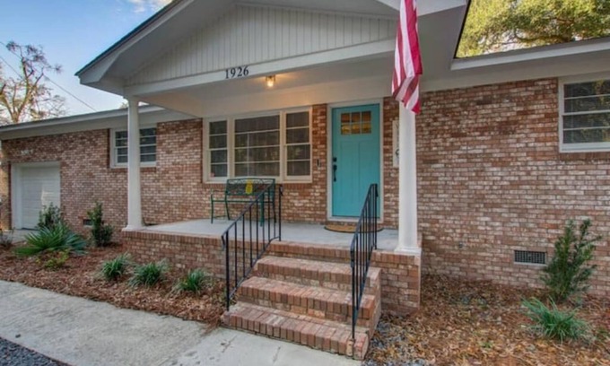 Johns Island House | Classy Johns Island Retreat with King Bed + Firepit!