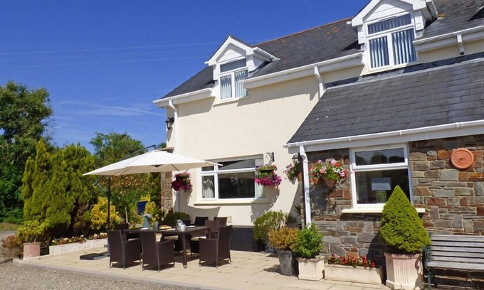 Kilgetty Cottage | Clayford Cottage, Holiday Cottage Nr Saundersfoot, Sleeps 6, 3 bedrooms, bathrooms