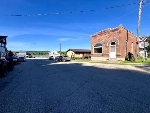 Clayton Villa | Clayton Bank on the Banks of the Mississippi!