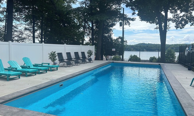 Ingles House | Claytor Lake Lakeview Home