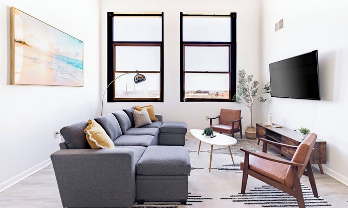 Playhouse Square Apartment | CLE 2BR Loft/Progressive/Playhouse/Wolstein/1 FREE Parking.