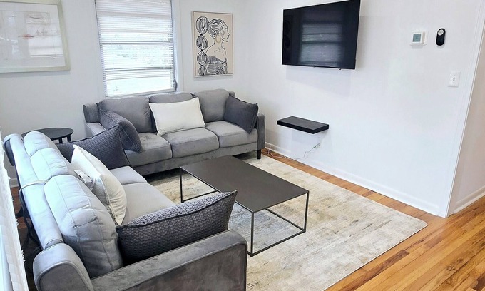 Atlanta Apartment | Clean Apartment Minutes from Atlanta Airport DownTown and MidTown.