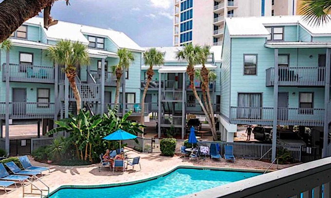 Gulf Shores Condo | CLEAN! Best GS Location - Walk to the Hangout - Many extras - Reserved parking