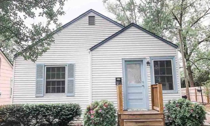 Midtown House | Clean, Comfortable, Close to Schools and Hospital.
