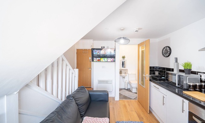 Leeds Apartment | Clean, Convenient Stay by Kirkstall Shops