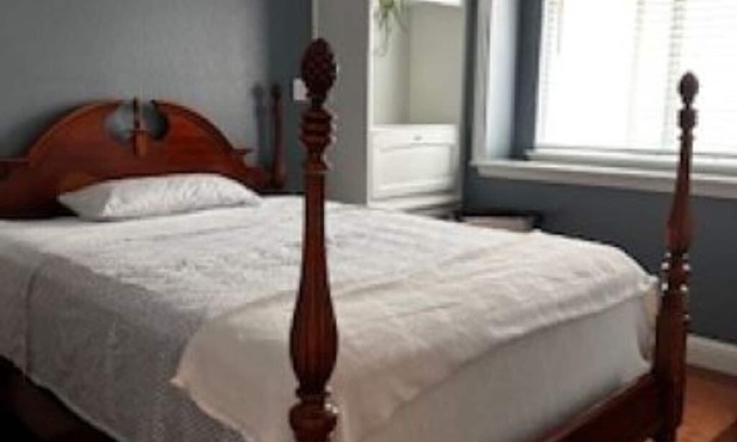Richmond Apartment | Clean, Cozy apartment with Private Entrance