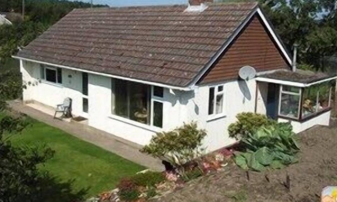 Lydbrook House | Clean Homely Bungalow surrounded by Forest