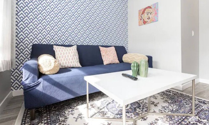 Old Town House | Clean & Modern in Old Town. Parking/WiFi/Desk/Cable