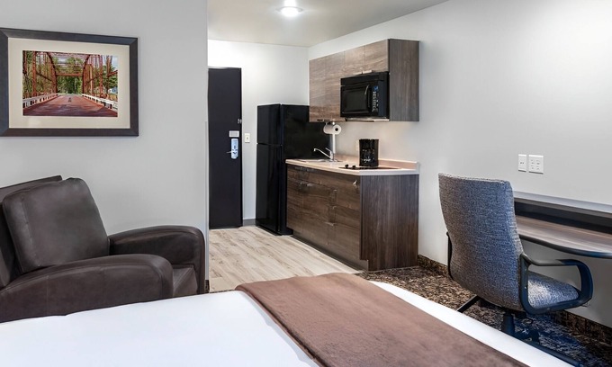 Nampa Hotel | Clean, Quiet Retreat Near Ford Idaho Center Events and Warhawk Air Museum