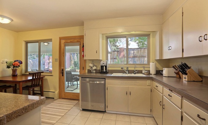 Belcaro House | ** CLEAN, QUIET & WONDERFUL HOME IN ONE OF DENVER’S FINEST NEIGHBORHOODS! **