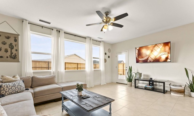 Lemmon Valley Villa | Clean & Spacious 3-BR Home w/ King Bed & Fast WiFi