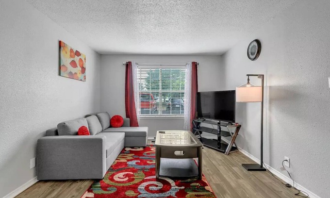 Central Arlington Apartment | Clean | Stylish | Parking | Pool near the AT&T Stadium